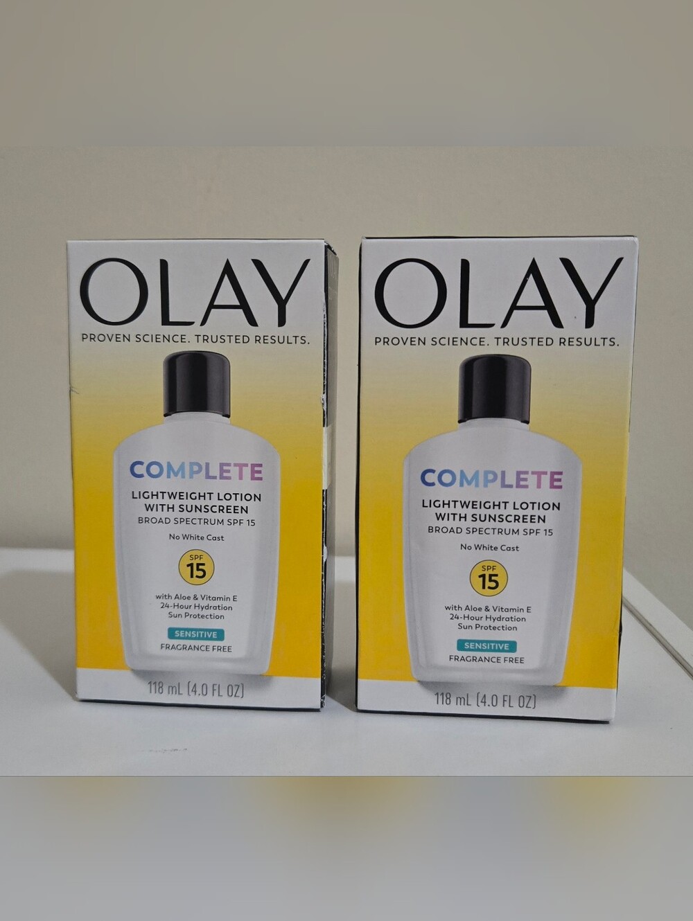 OLAY Complete Lightweight Sunscreen Lotion SPF 15 Set (2 Bottles)